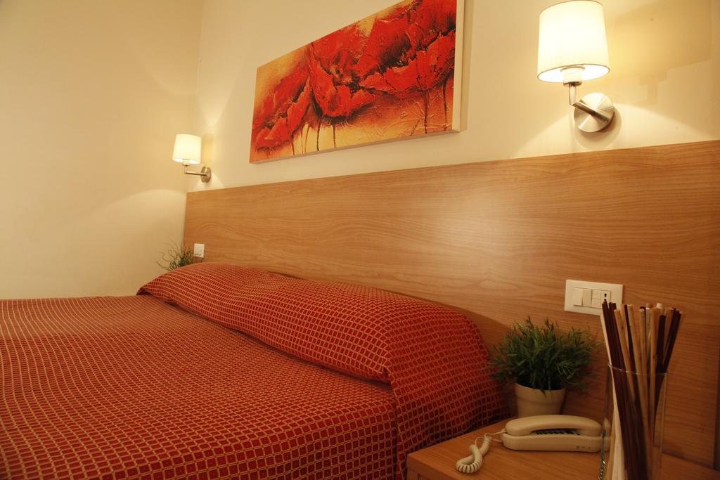 Hotel Majorca Sul Mare In Centro A Riccione Bilik gambar