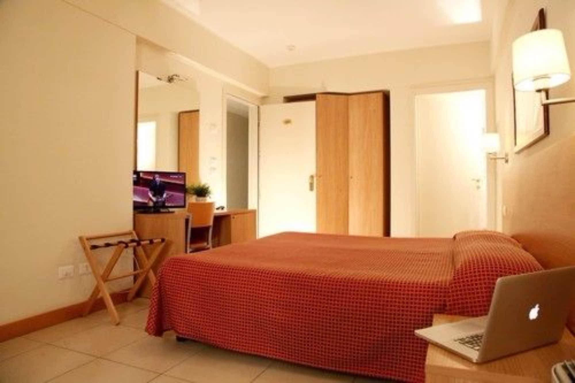 Hotel Majorca Sul Mare In Centro A Riccione Luaran gambar