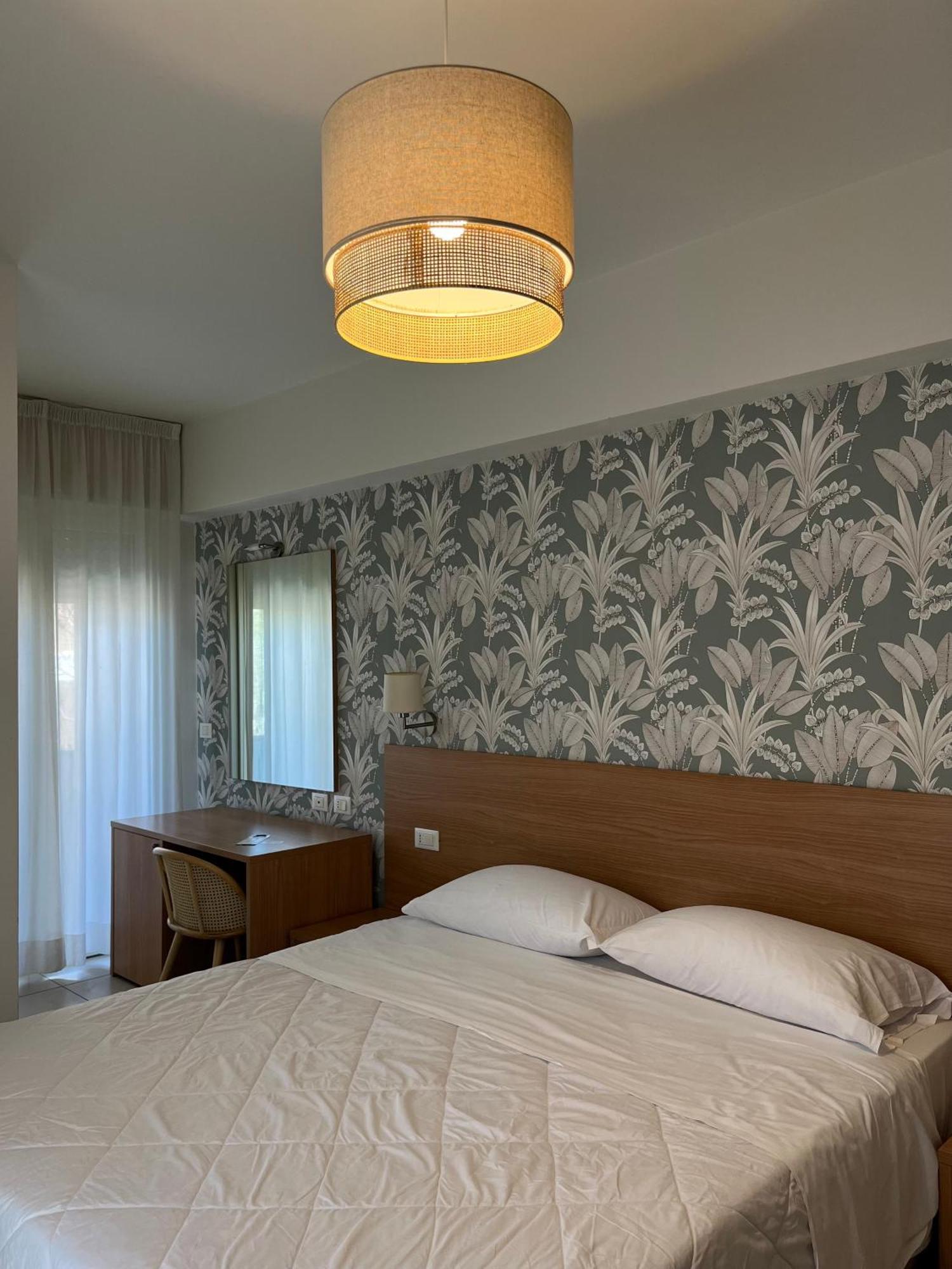 Hotel Majorca Sul Mare In Centro A Riccione Luaran gambar