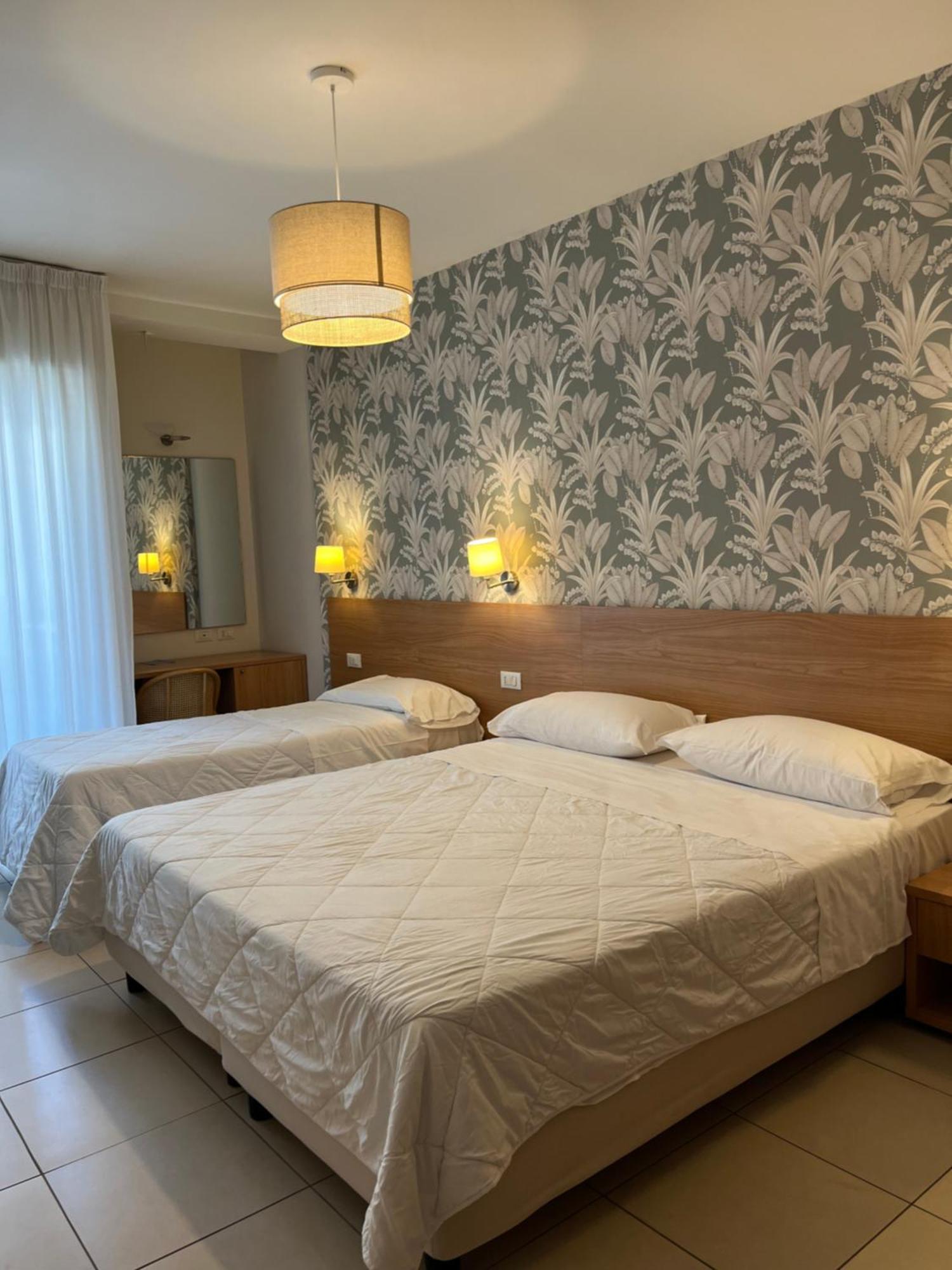 Hotel Majorca Sul Mare In Centro A Riccione Luaran gambar