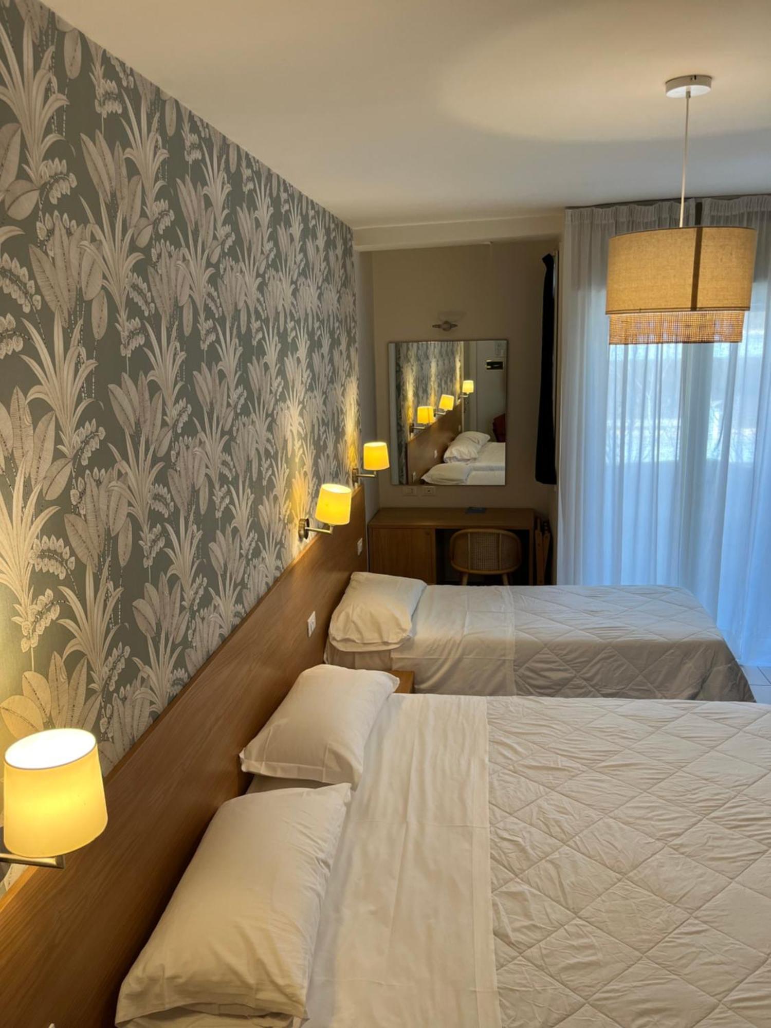 Hotel Majorca Sul Mare In Centro A Riccione Luaran gambar