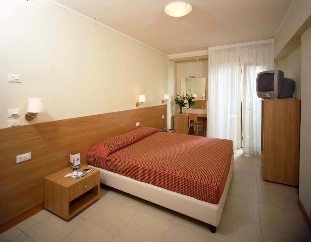 Hotel Majorca Sul Mare In Centro A Riccione Bilik gambar