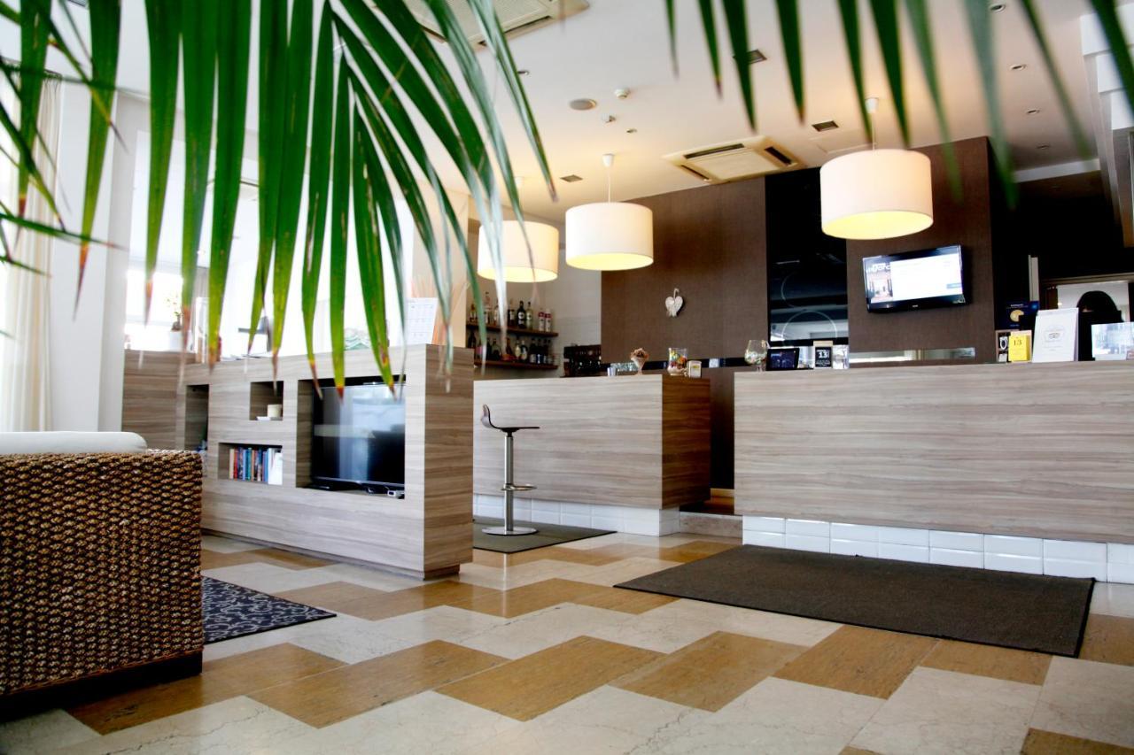 Hotel Majorca Sul Mare In Centro A Riccione Luaran gambar