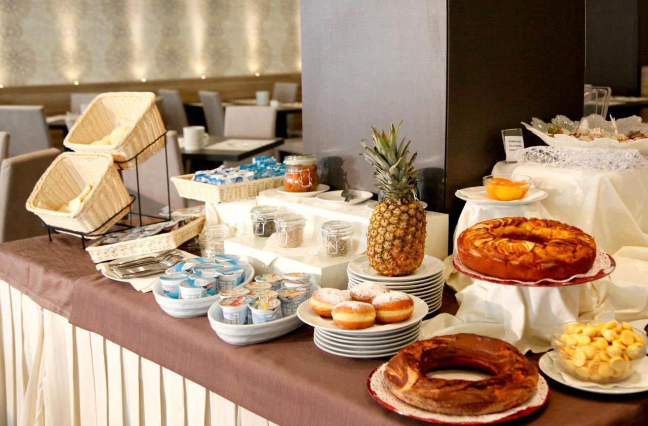 Hotel Majorca Sul Mare In Centro A Riccione Luaran gambar