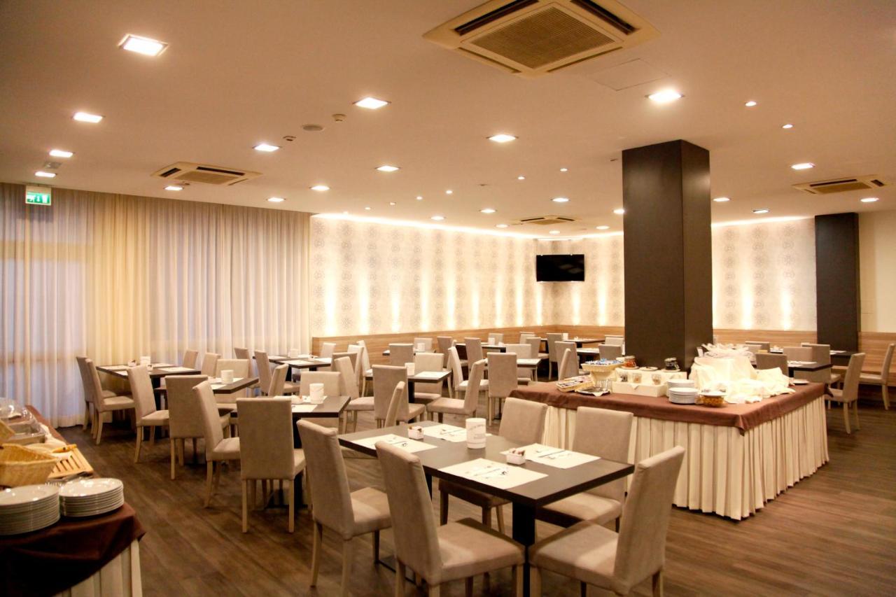 Hotel Majorca Sul Mare In Centro A Riccione Luaran gambar