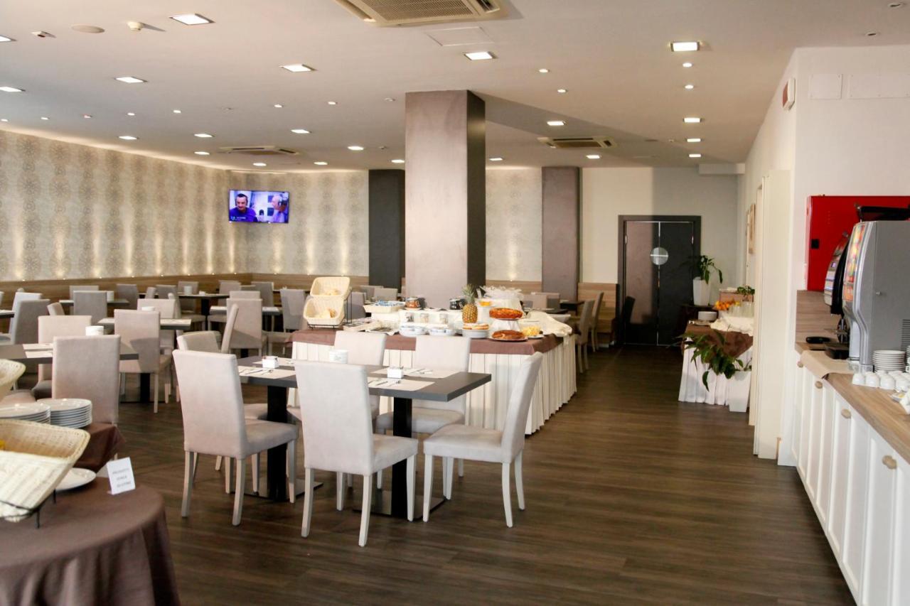 Hotel Majorca Sul Mare In Centro A Riccione Luaran gambar