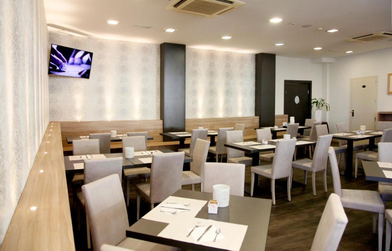 Hotel Majorca Sul Mare In Centro A Riccione Luaran gambar