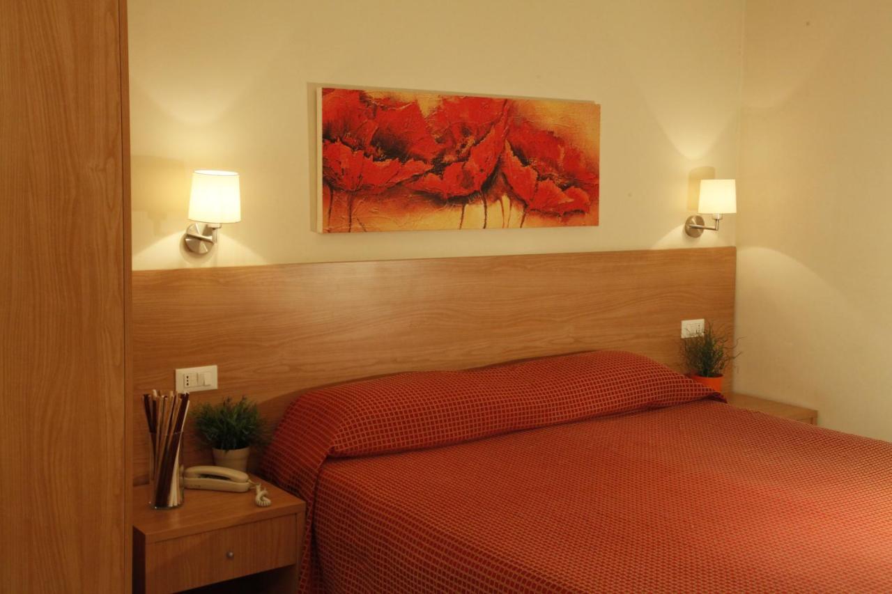 Hotel Majorca Sul Mare In Centro A Riccione Bilik gambar